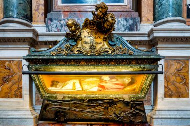 Pius V 'in Santa Maria Maggiore Bazilikası' ndaki mezarı, Roma, İtalya