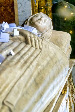 Siena 'lı Aziz Catherine' in lahiti Santa Maria sopra Minerva Bazilikası, Roma, İtalya