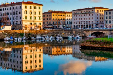 Via Scali delle Cantine, Livorno, İtalya 'da Fosso Reale' de gün batımı