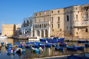 Monopoli, İtalya 'nın Porto Vecchio manzarası