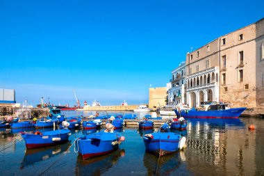 Monopoli, İtalya 'nın Porto Vecchio manzarası