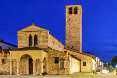 Santa Maria Infraportas Kilisesi Cephesi, Foligno, İtalya