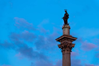                          Santa Maria Maggiore Meydanı 'nda Barış Sütunları, Roma, İtalya