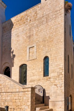 İtalya 'nın Trani kentinde restore edilmiş bir 13. yüzyıl Gotik sinagogu.
