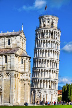 Santa Maria Katedrali ve Piazza dei Miracoli 'deki ikonik Eğik Kule, Pisa, İtalya