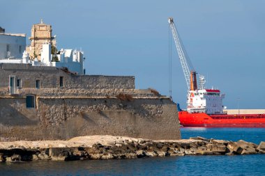 Monopoli, Ital 'deki tarihi Cala Porta Vecchia plajı.