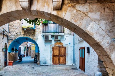 Arco Meraviglia, Bari, İtalya 'dan Strada Zonnelli' nin Mavi Kemeri
