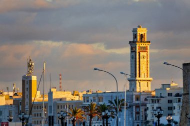 Lungomare Nazario Sauro gün batımında, Bari, İtalya 