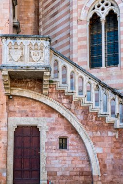 İtalya 'nın Foligno kentindeki San Feliciano Katedrali' nin Yandaki Merdiven