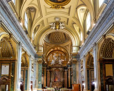  İtalya, Roma 'daki Sant' Apollinare Kilisesi 'nin Barok iç mimarisi. 