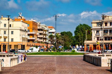Piazza dei Ravennati İtalya 'nın Ostia şehrinde merkezi bir meydandır.