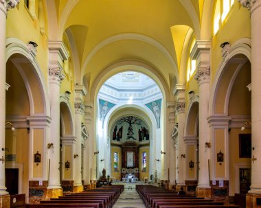 Chiesa di Santa Teresa di Gesu 'Bambino' nun içindeki sunak İtalya, Ostia 'da.