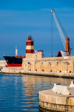 Monopoli Liman Feneri, İtalya 'nın Monopoli kentindeki Porto Vecchio' da yer almaktadır.