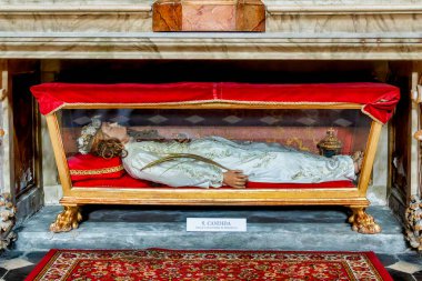 Santa Maria dei Miracoli, Roma, İtalya 'da Santa Candida' nın kalıntılarını içeren balmumu heykel.