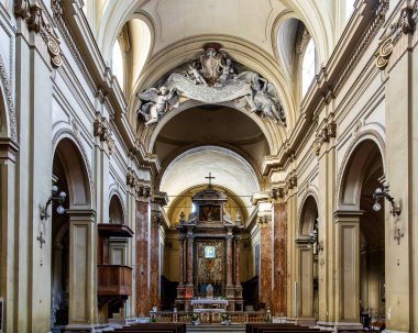 Roma, İtalya 'daki Esquiline Tepesi' nde Chiesa di Sant Eusebio sunağı..