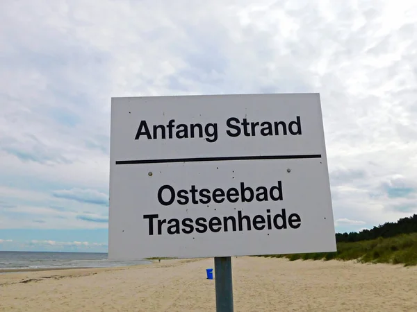 Hinweisschild Strand Anfang Des Strandbades Trassenheide — Stockfoto