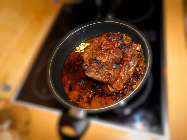 油锅里的烤猪肉 — 图库照片