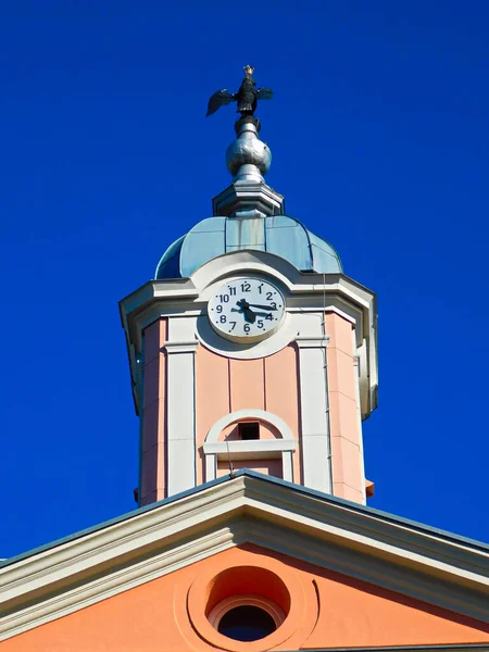 17世纪历史上巴洛克市政厅的塔楼 — 图库照片