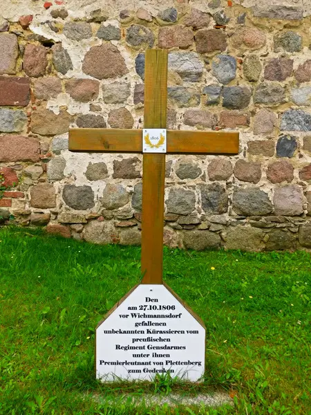ブランデンブルク ブランデンブルク ドイツのウィチマンズドルフ 2023年8月27日 1806年10月27日にプロイセン ゲンズダルメス連隊から落ちたキラシラーの記憶の十字架 — ストック写真