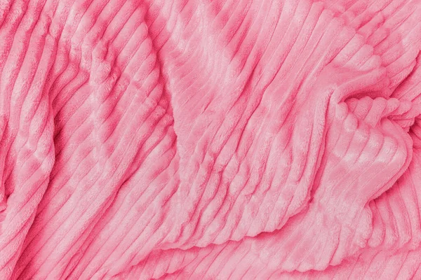 柔软的羊毛抛布与2023年流行色彩的线条Viva Magenta 舒适冬季背景的纹理 图库照片