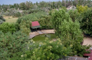 Yukarıdan ilginç bir park manzarası var..