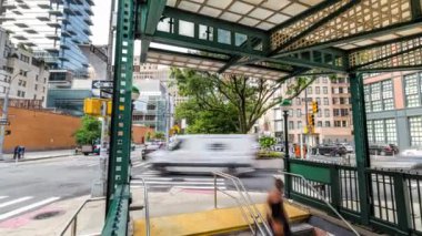 New York - ABD - 15 Temmuz 2024: Franklin Metro Girişindeki yakınlaşma Varick St ve Franklin Caddesi Sabah erken saatlerde Tribeca Lower Manhattan