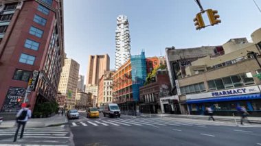 New York - ABD - 15 Temmuz 2024: 6. Cadde ve Walker Caddesi 'nde sabah trafiği