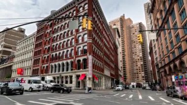 New York - ABD - 17 Temmuz 2024: Lafayette Caddesi ve NoHo 'daki Astor Pl' de sabah trafiğinin zaman aşımına uğraması