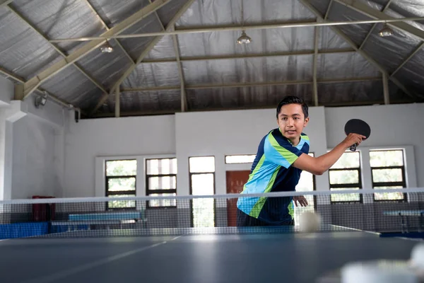 Спортсмен Азії Вдарив Пінг Понг Матчі — стокове фото