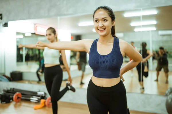 Asian Girl Her Friend Sportswear Stretching Workout Gym — Foto Stock