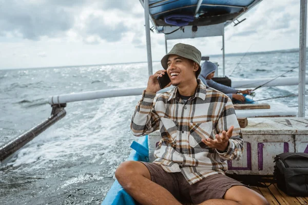 Angler Receives Cell Phone Call While Sitting Fishing Boat Sea — Stockfoto