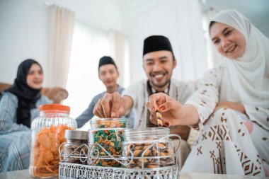 guests taking snacks from the jar during a visit to celebrate Eid at a friends house