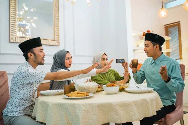 friends warn men its not yet time to breaking fast at the dinner table