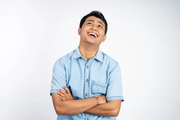 Retrato Hombre Asiático Sonriente Con Brazos Cruzados Sobre Fondo Aislado — Foto de Stock