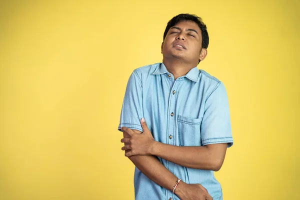 Porträt Eines Jungen Asiaten Mit Fieber Auf Isoliertem Hintergrund — Stockfoto