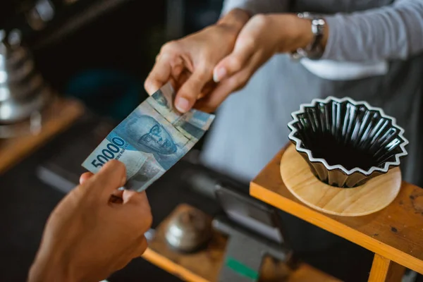 Hand Waitress Receiving Money Customer Transaction Cashier Desk — Stock Photo, Image
