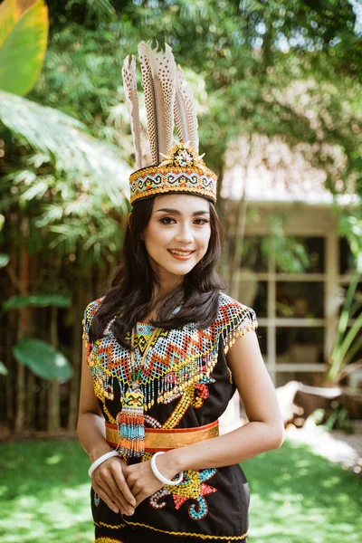 Beautiful Asian Woman King Bibinge Standing Put Her Hand Front — Stock Photo, Image