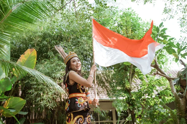 Asiático Mujer Rey Bibinge Pie Ondeando Bandera Indonesia Con Los —  Fotos de Stock