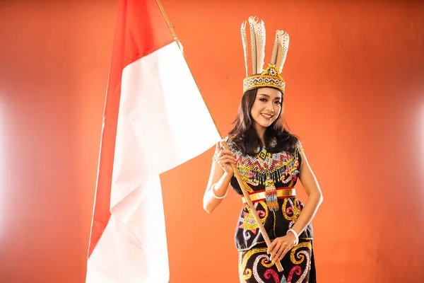 Asiatische Frau King Bibinge Die Lächelnd Die Indonesische Flagge Auf — Stockfoto