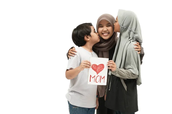 Children Giving Suprise Card Mother Mothes Day Happy Muslim Asian — Stock Photo, Image
