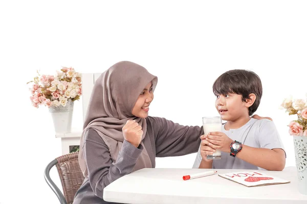 Asian Muslim Mother Serving Her Son Glass Milk While Studying — Stock Photo, Image