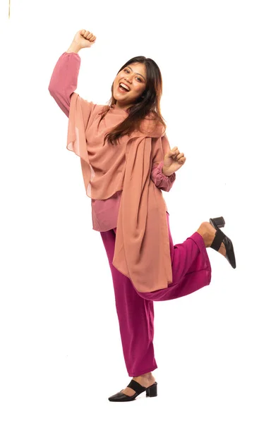 Emocionada Mujer Musulmana Asiática Celebra Victoria Contexto Aislado Con Copyspace — Foto de Stock