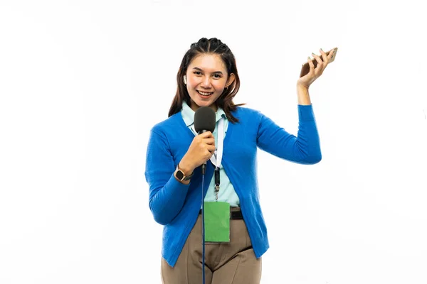 Eine Schöne Reporterin Blauem Hemd Und Blauer Strickjacke Mit Grünem — Stockfoto