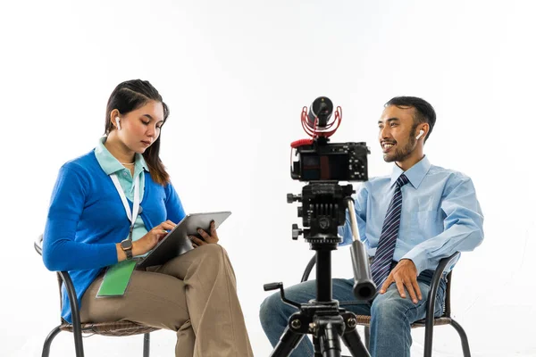 Beautiful Journalist Blue Cardigan Tablet Her Hand Sitting Cair Next — Stock Photo, Image