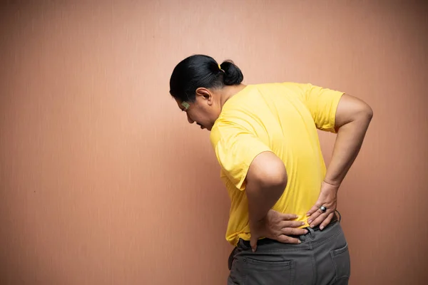 Old Asian Man Suffering Backpain Clenching His Back Gesture Plain — Stock Photo, Image