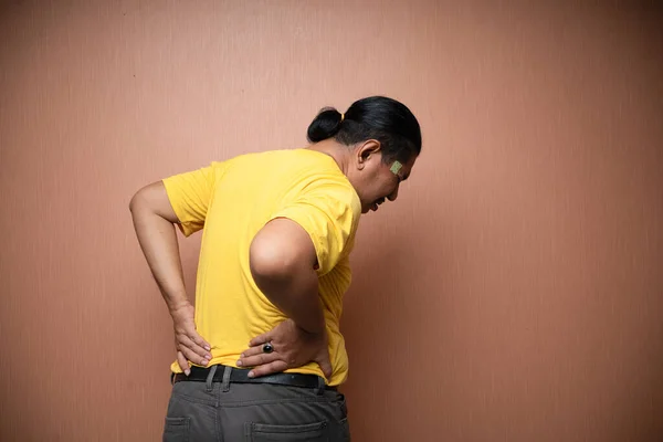 Old Asian Man Suffering Backpain Clenching His Back Gesture Plain — Stock Photo, Image
