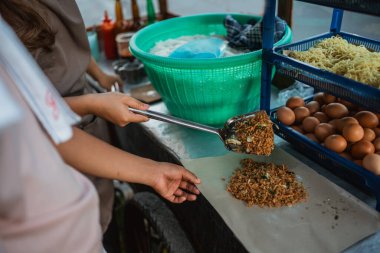 Endonezya sebzesi kızartılmış pirinç doğu yemekleri, geleneksel sokak yemekleri.