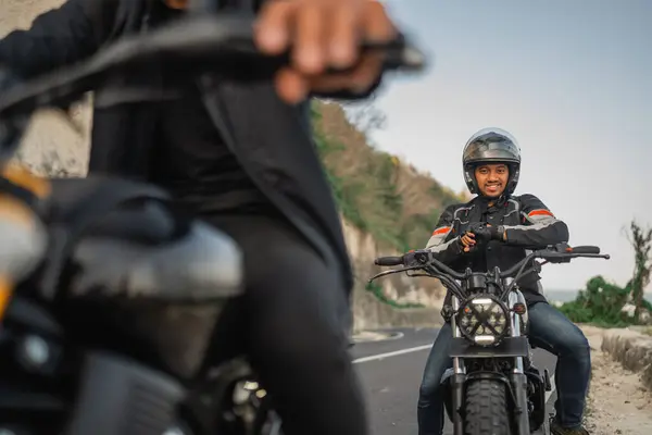 Potrait Indonésio Homem Jaqueta Capacete Andar Moto Livre — Fotografia de Stock
