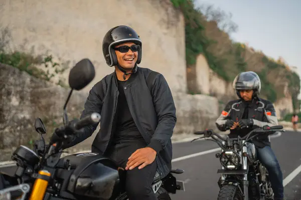 Aventure Amusante Des Cavaliers Indonésiens Conduisant Une Moto Autour Campagne — Photo