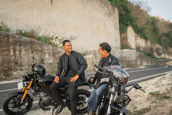 Cavaliers Indonésiens Veste Assis Sur Moto Passer Temps Ensemble — Photo